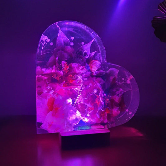 Lampada in resina e fiori - Cuore