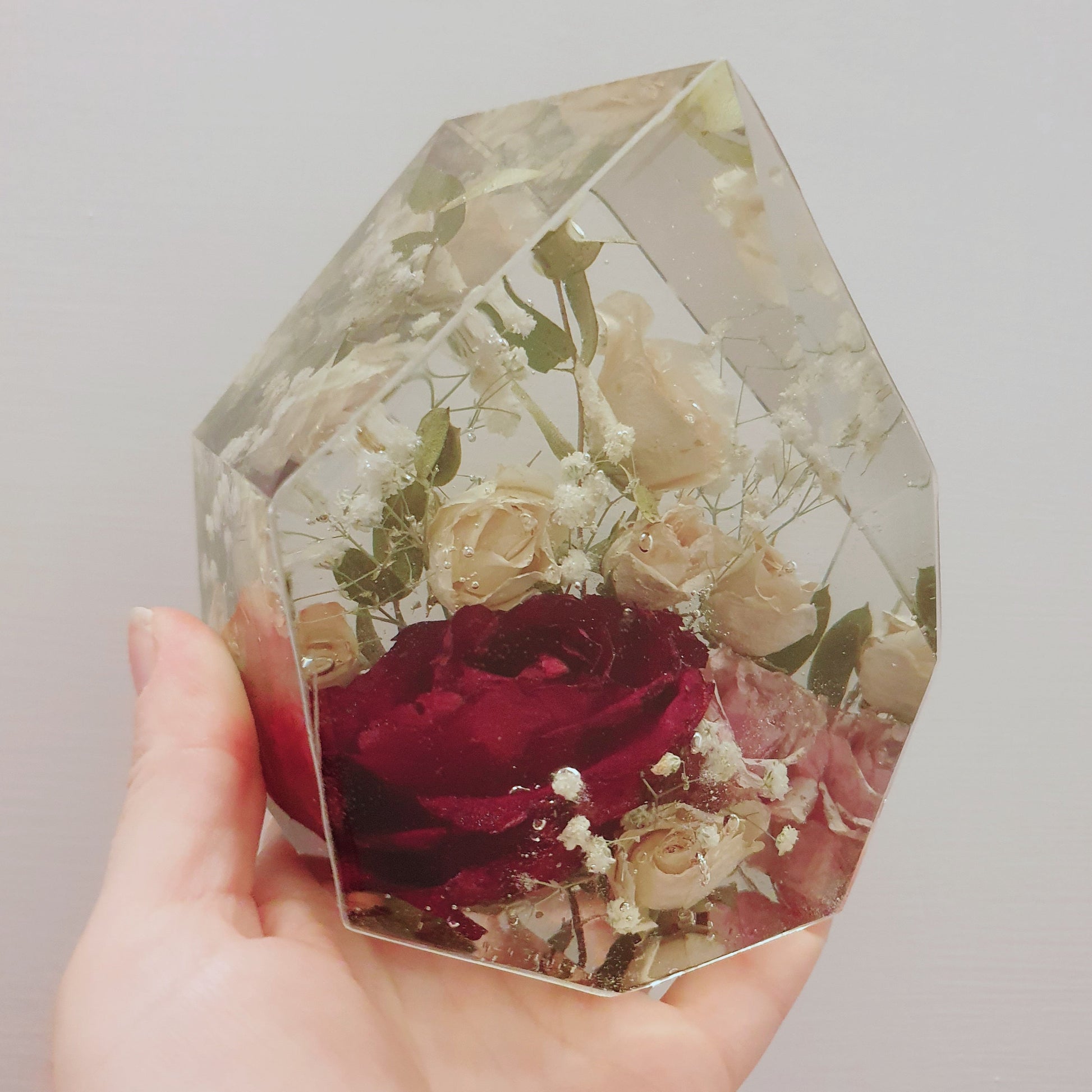 Gemma di resina e fiori essiccati