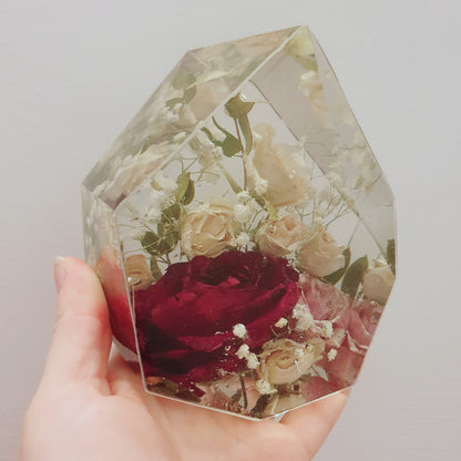 Gemma di resina e fiori essiccati