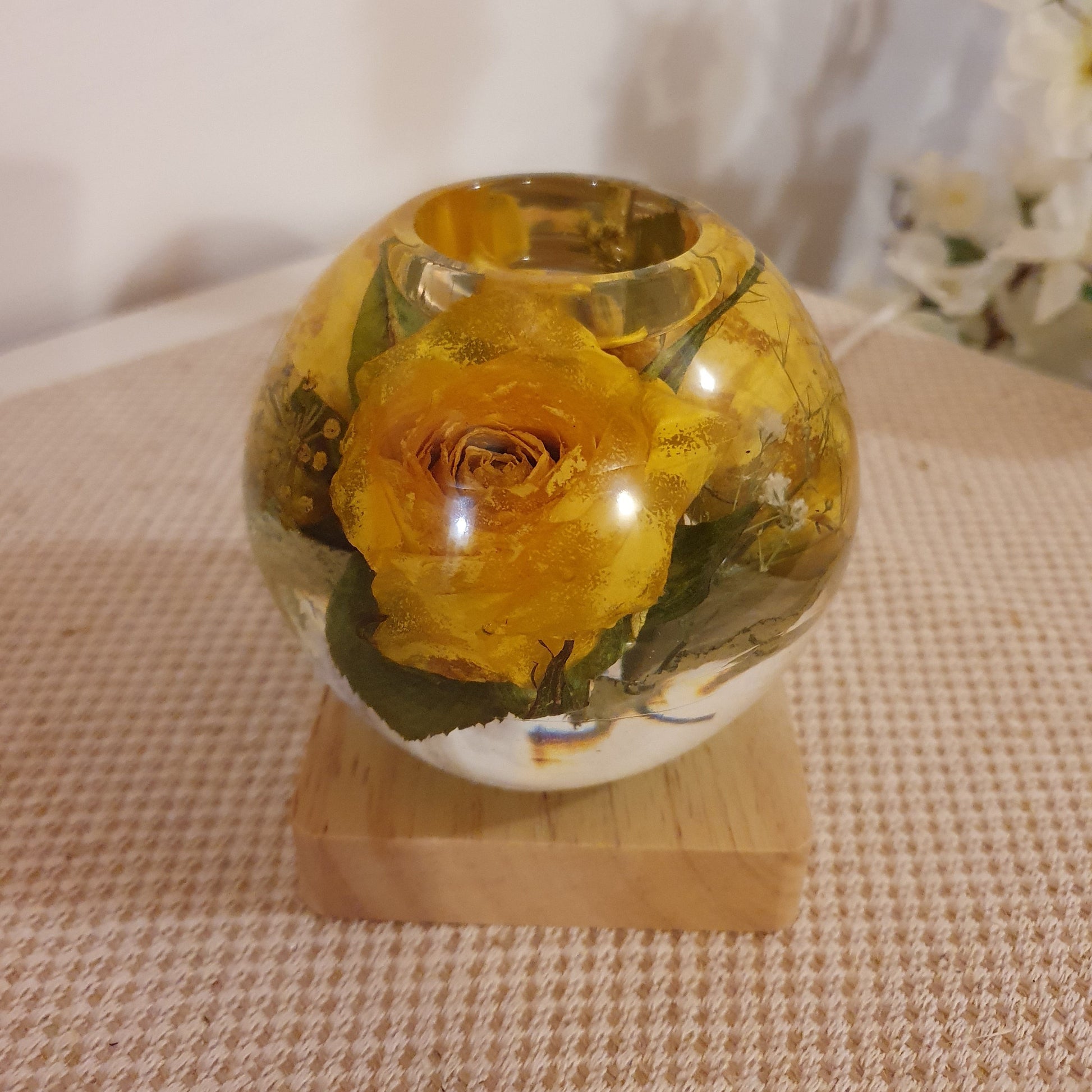 portacandele sfera con fiori essiccati