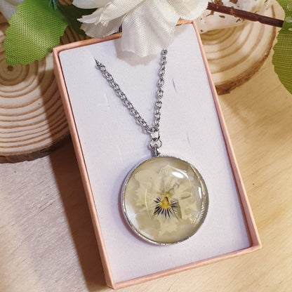 Ciondoli in resina e fiori veri essiccati