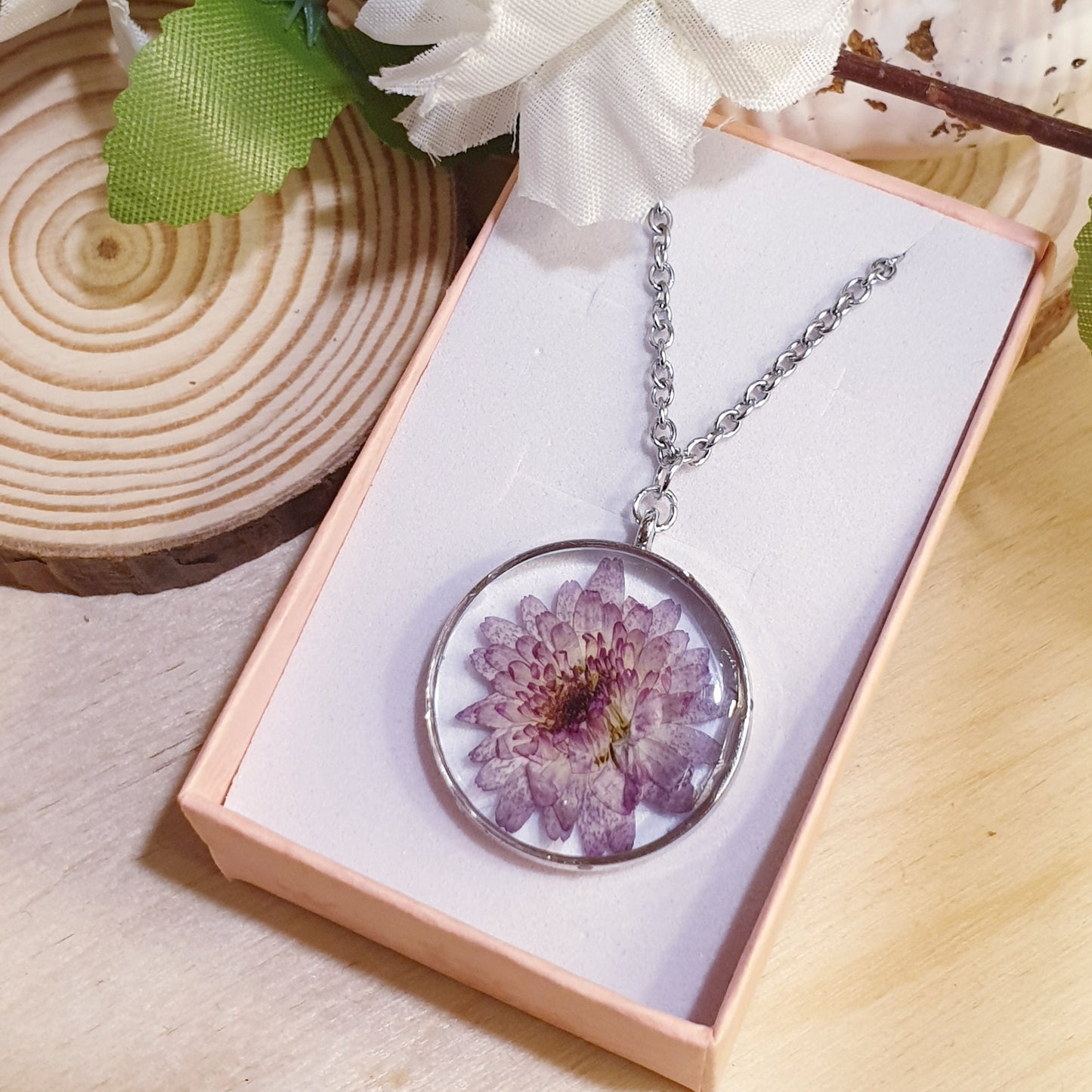 Ciondoli in resina e fiori veri essiccati