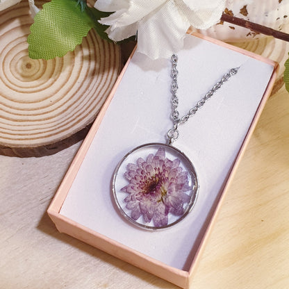 Ciondoli in resina e fiori veri essiccati