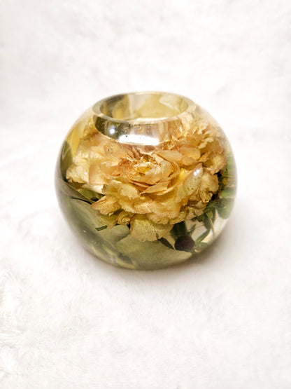Portacandele a sfera in resina e fiori essiccati