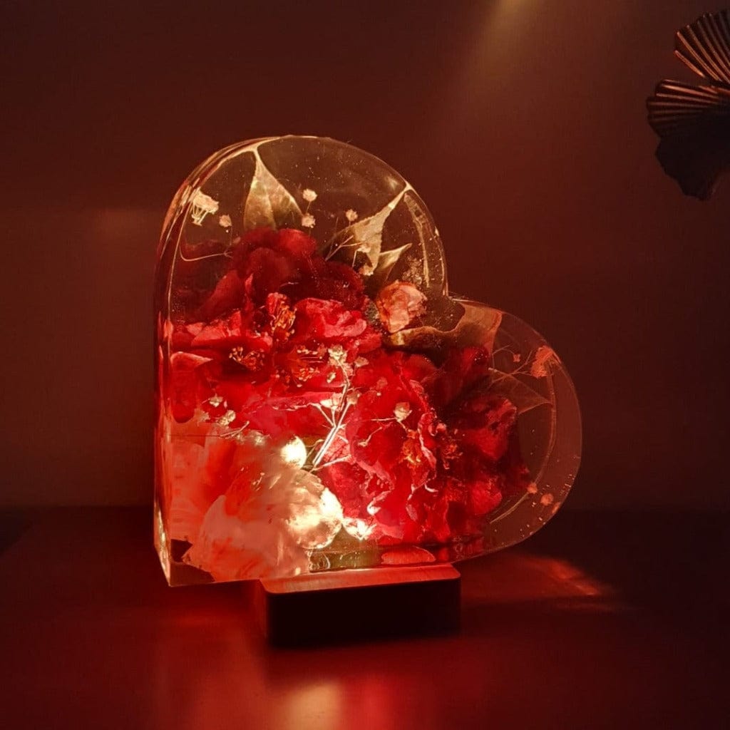 Lampada in resina e fiori - Cuore