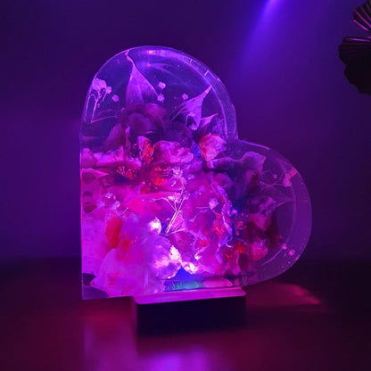 Lampada in resina e fiori - Cuore