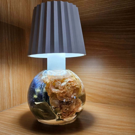 Lampada Fiordiluce - Lampada con fiori essiccati in resina