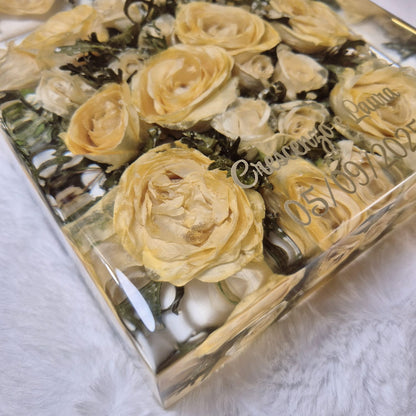 Preserving a bridal bouquet - square shape