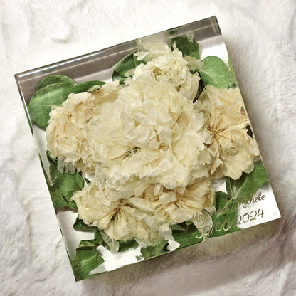 Preserving a bridal bouquet - square shape