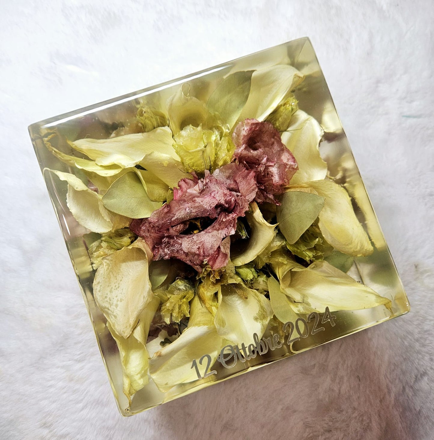 Preserving a bridal bouquet - square shape