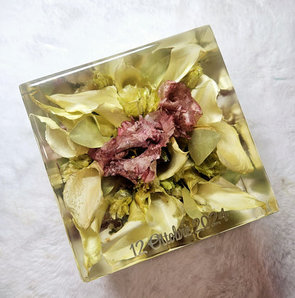 Preserving a bridal bouquet - square shape