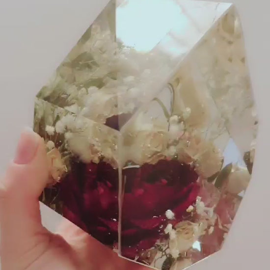 Gemma di resina e fiori essiccati