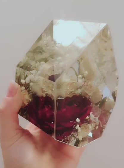 Gemma di resina e fiori essiccati