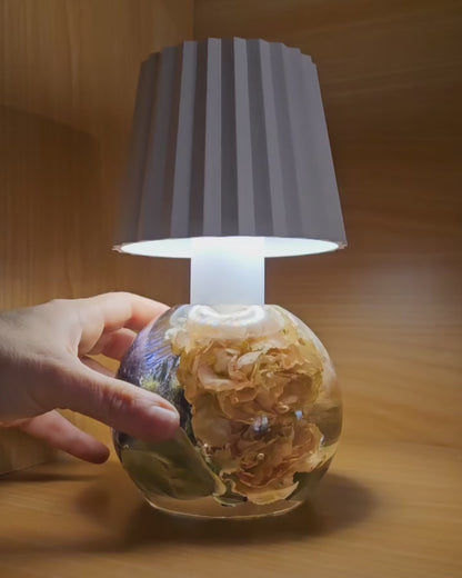 Lampada Fiordiluce - Lampada con fiori essiccati in resina