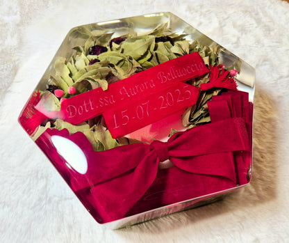 Resin laurel wreath