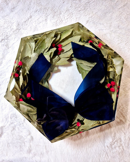 Resin laurel wreath