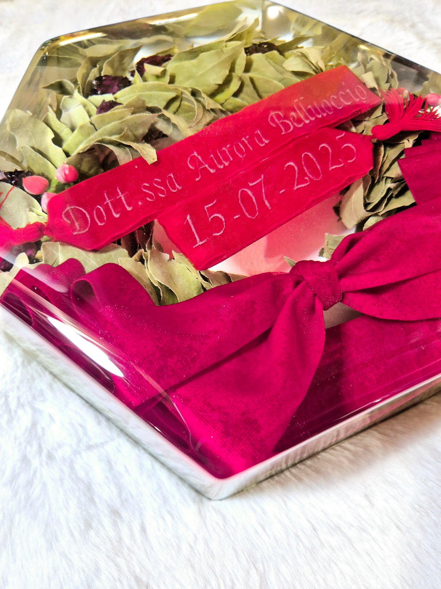 Resin laurel wreath