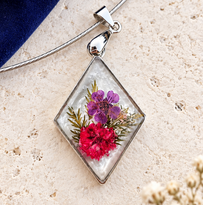 Ciondolo Haru | Argento, fiori e resina