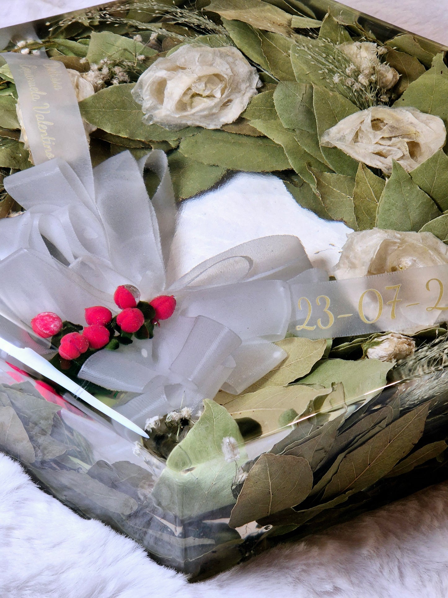 Resin laurel wreath