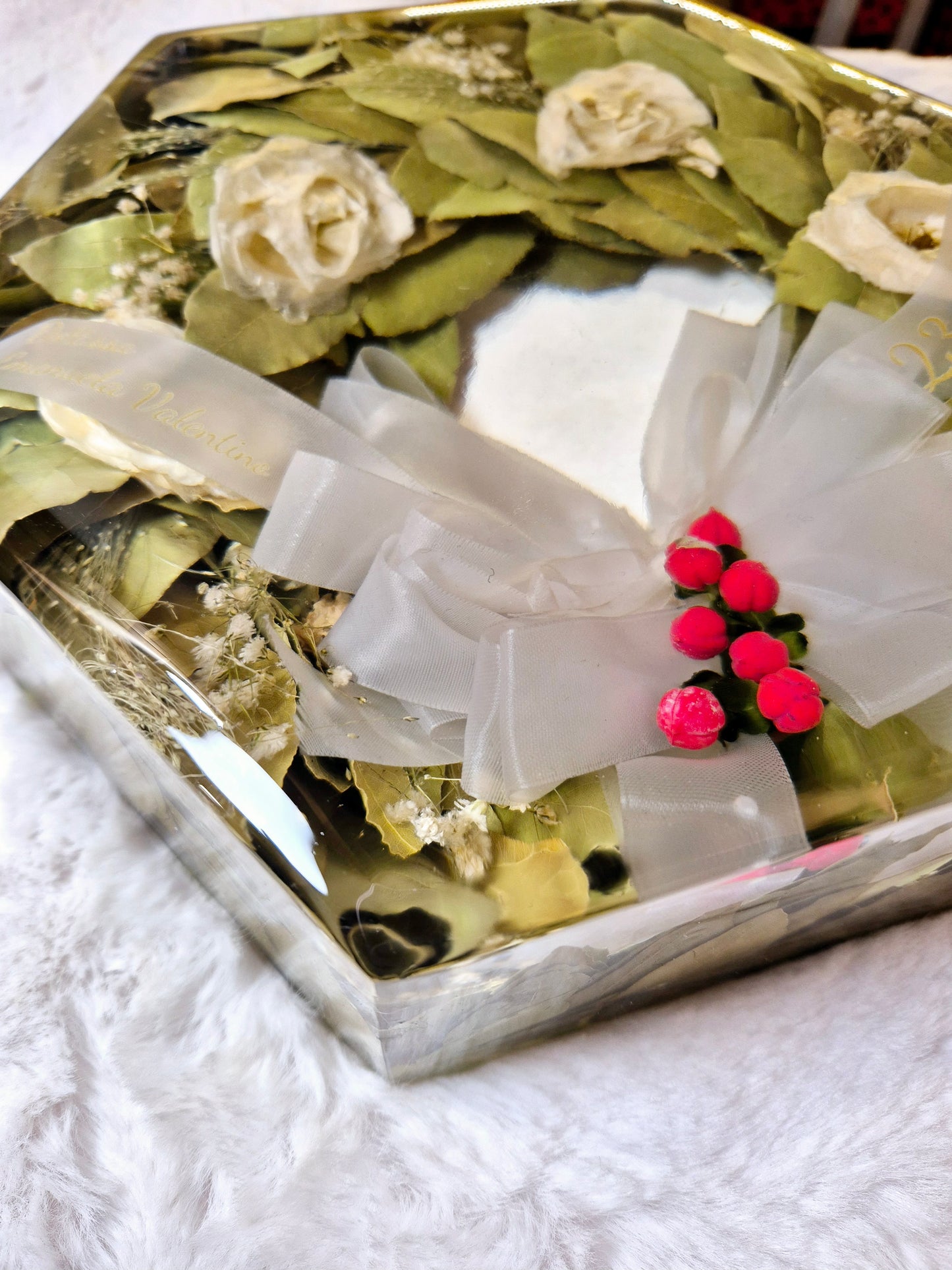 Resin laurel wreath